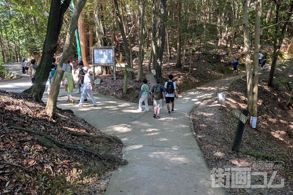 岩国城への山道と平坦路の分岐