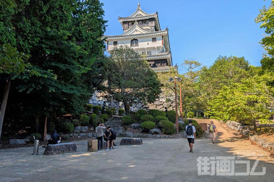 岩国城の二の丸から見上げる天守