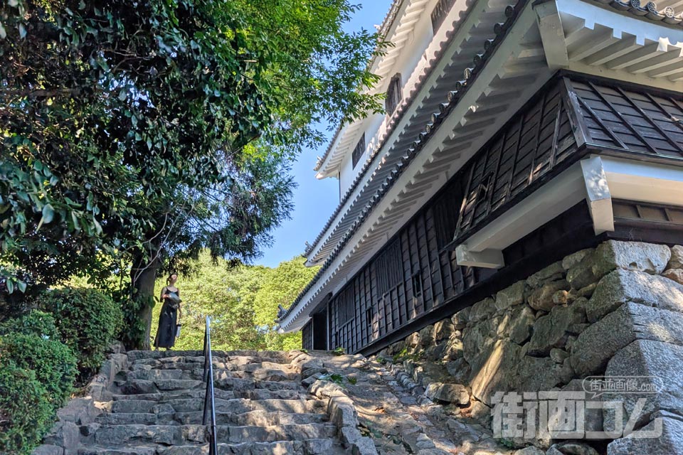岩国城天守の脇に続く石段