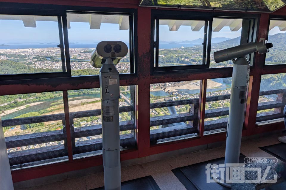 岩国城天守最上階の展望フロアの双眼鏡