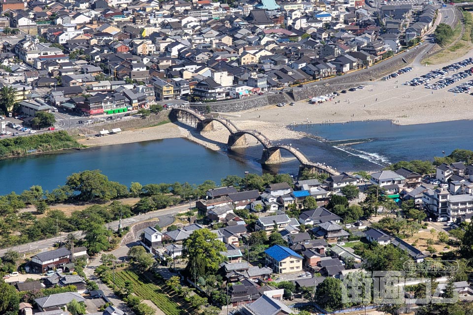 岩国城天守最上階から見下ろす錦帯橋