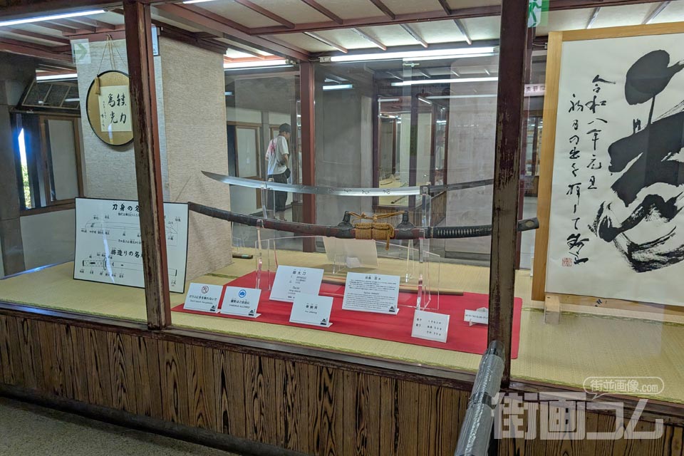 岩国城天守内に展示された奉納用の御太刀