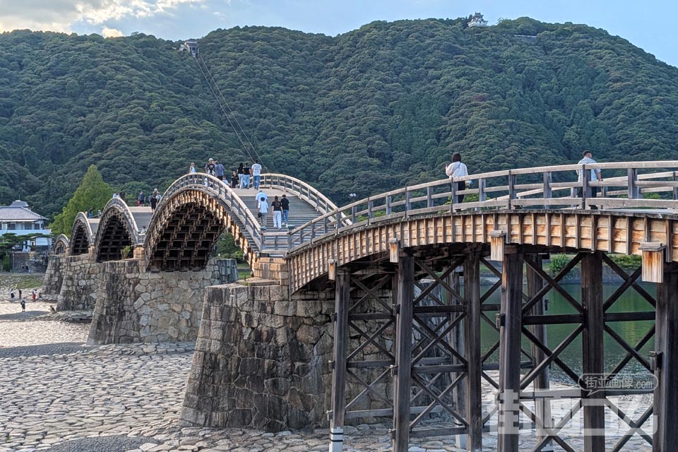 錦帯橋と山上の岩国城、ロープウェー山頂駅