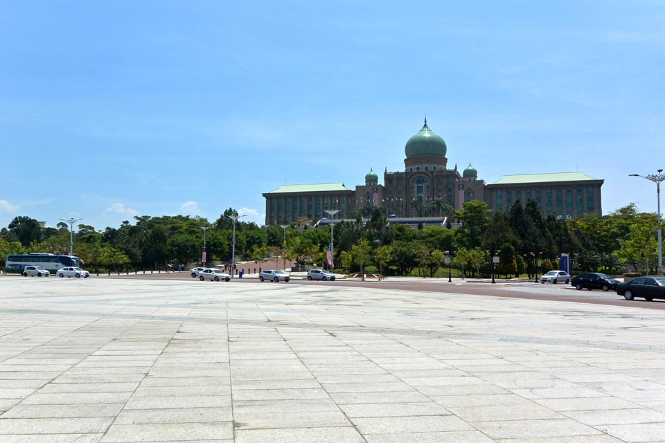 プトラ広場から首相官邸