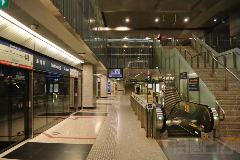 SMRTベイフロント駅ホーム（SMRT_Downtown_Line）