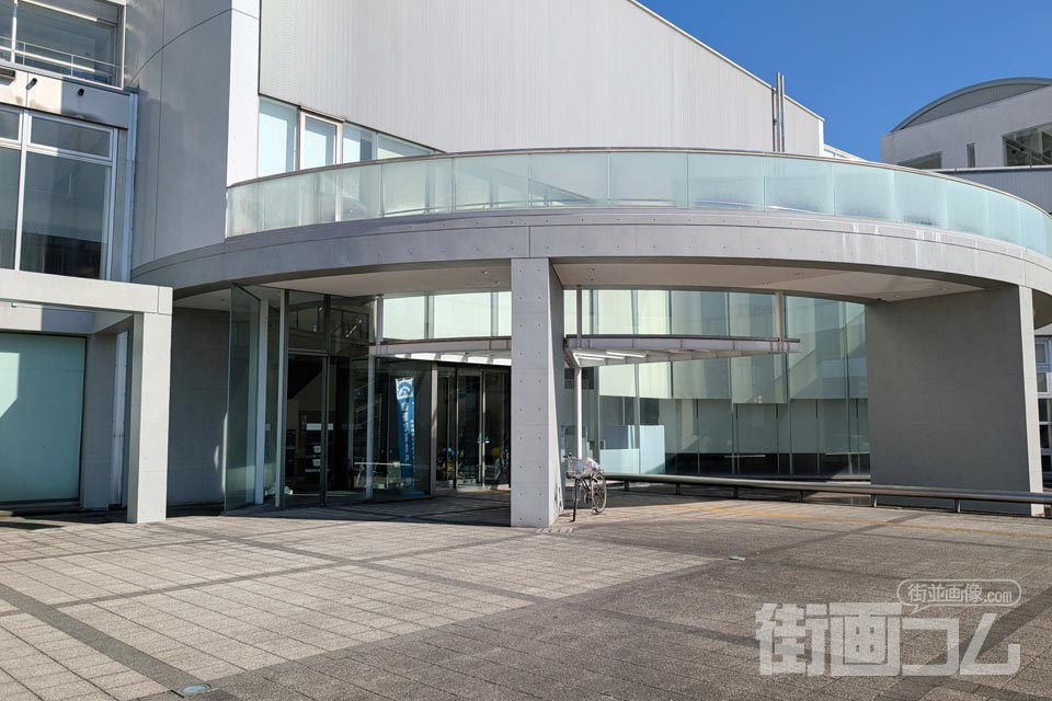 国分シビックセンター入口