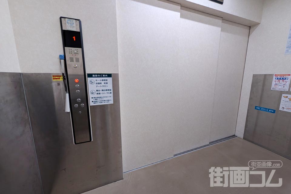 エコルマホールエレベーター内