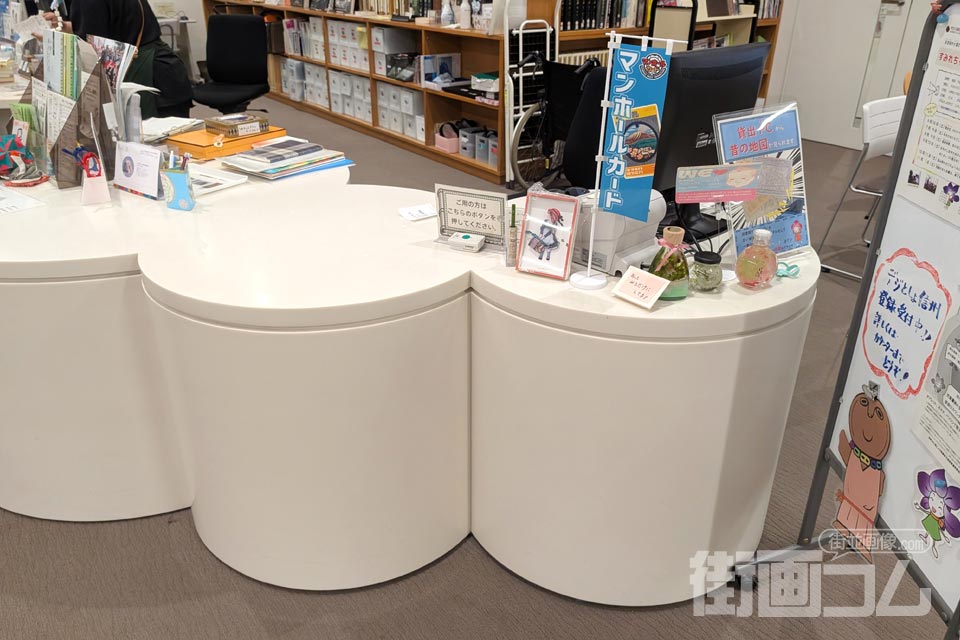 市立小諸図書館カウンター