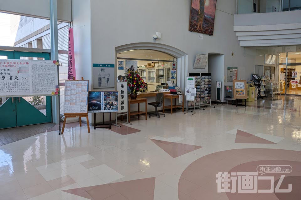 長生村文化会館の生涯学習課窓口