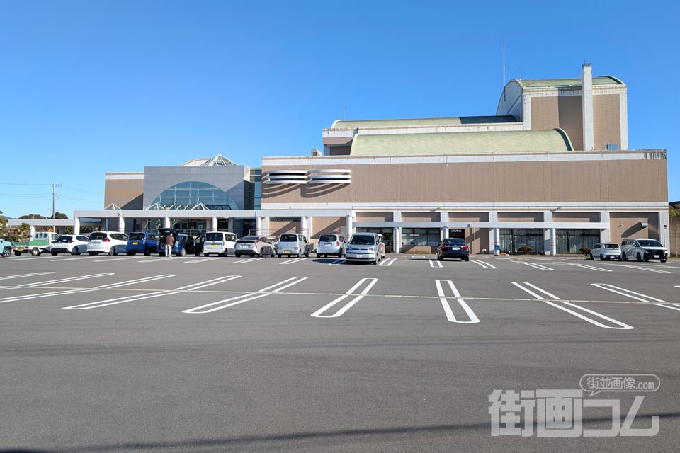 長生村文化会館の無料駐車場