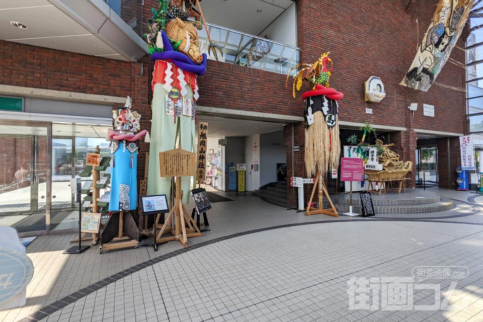 横手市ふれあいセンターかまくら館エントランスホール