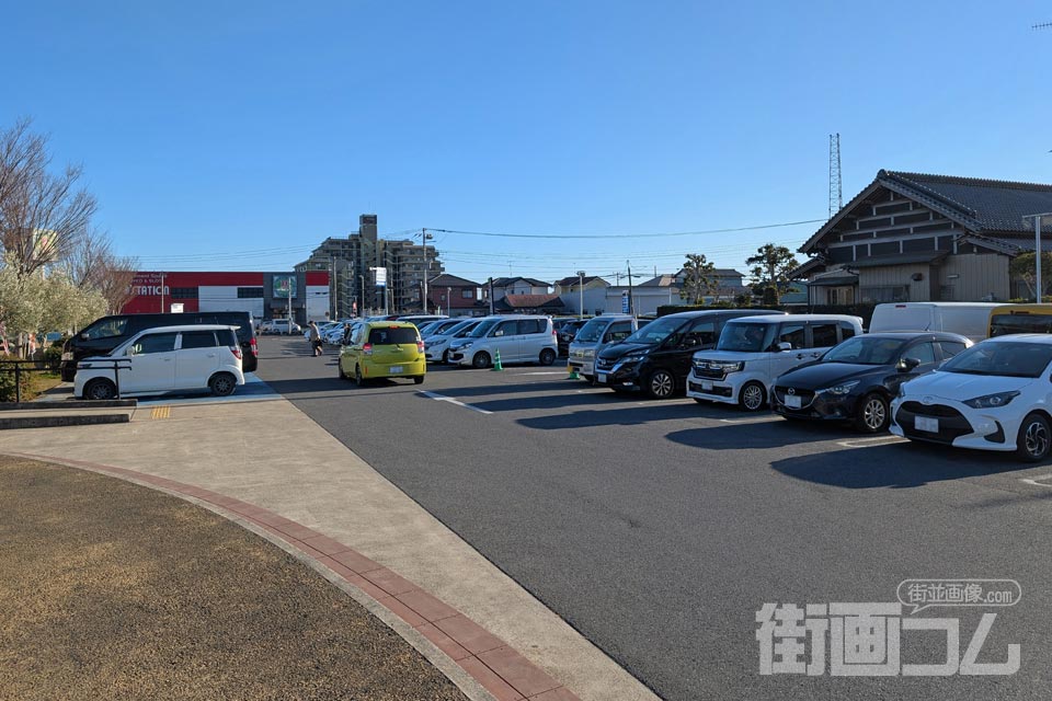 「道の駅 みのりの郷 東金」の駐車場