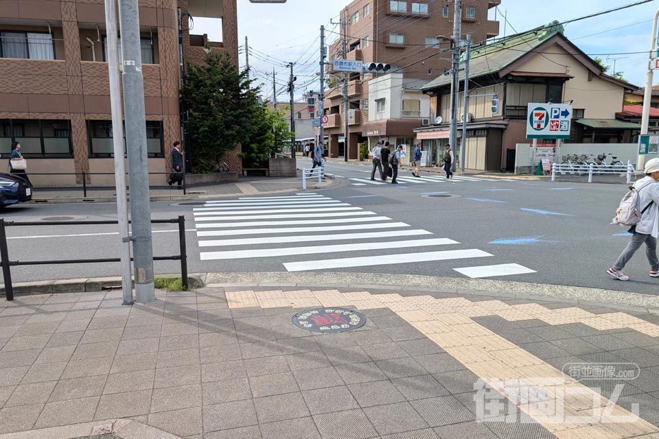 東京都調布市B001マンホール蓋の設置場所