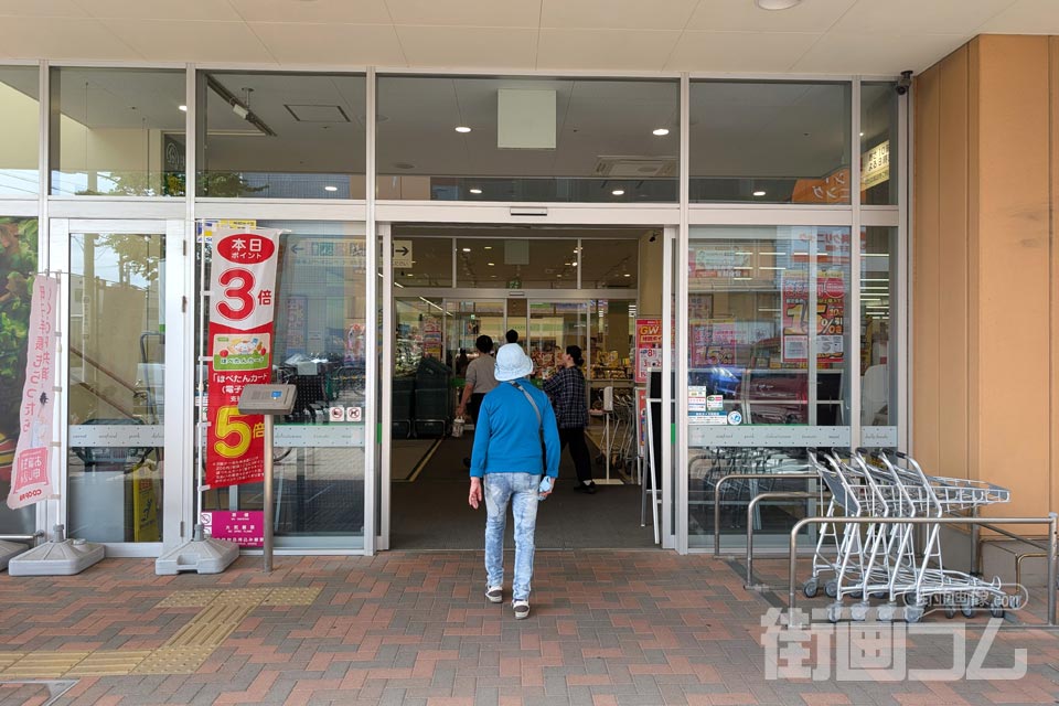 コープみらいコープ高倉店の入口