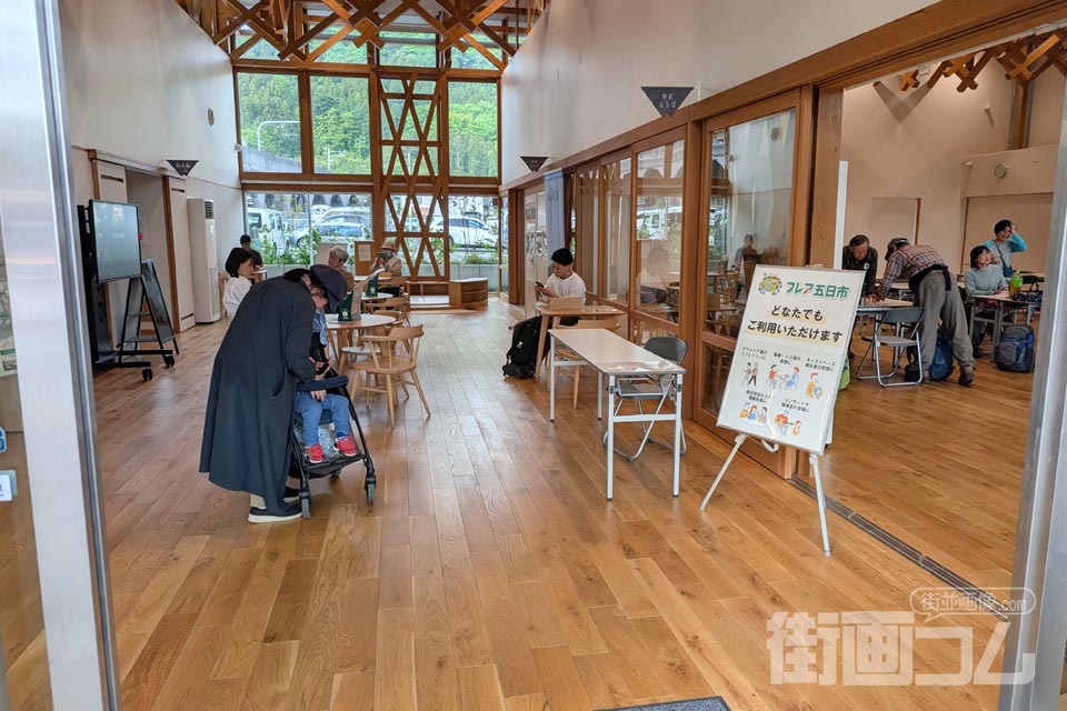 フレア五日市の館内